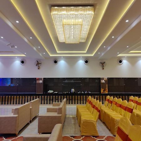 Hotel Ganpati Palace Mathura Dış mekan fotoğraf