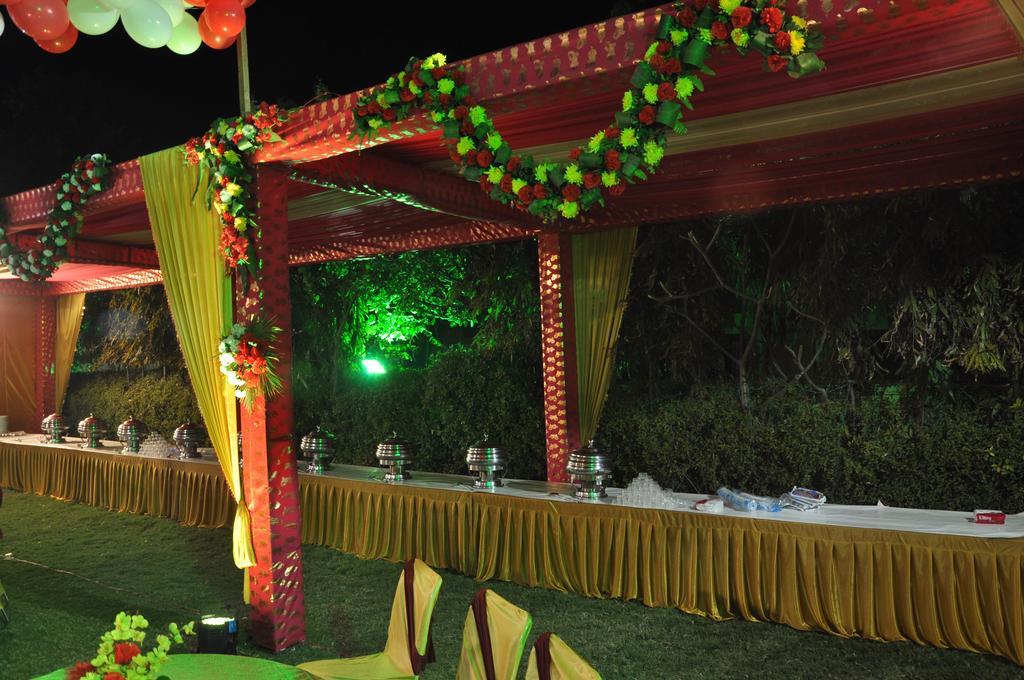 Hotel Ganpati Palace Mathura Dış mekan fotoğraf