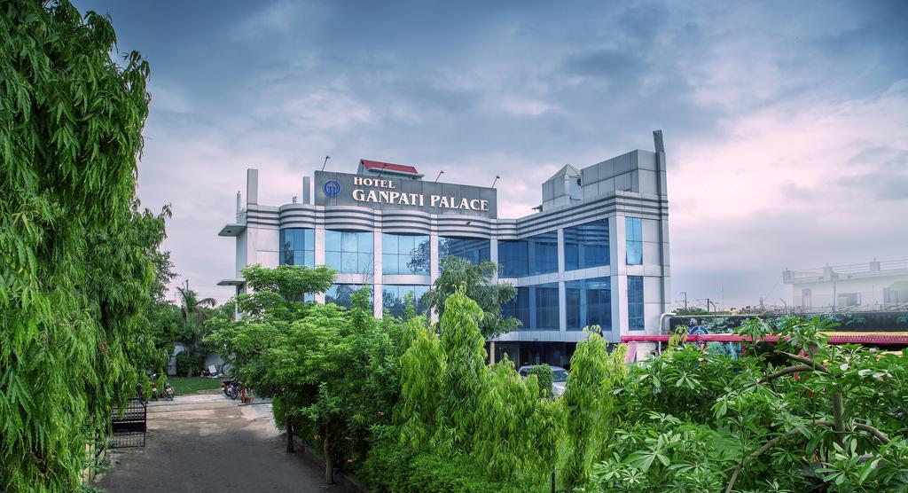 Hotel Ganpati Palace Mathura Dış mekan fotoğraf