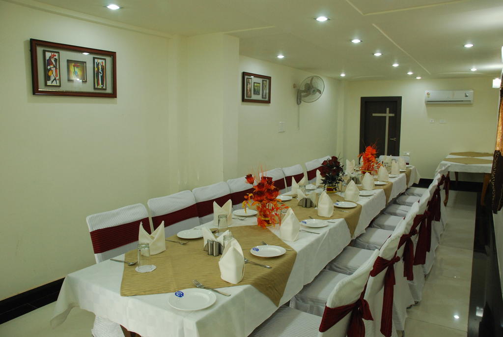 Hotel Ganpati Palace Mathura Dış mekan fotoğraf